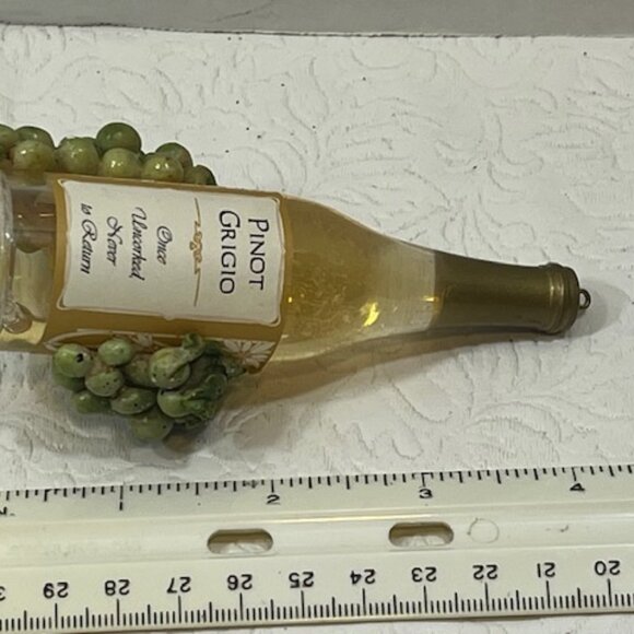 Pinot Grigio White Wine Bottle w/Green Grapes Hanging Plastic Ornament4"Tall - Picture 2 of 12